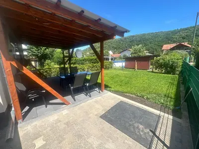 Ein allgemeiner Bergblick oder ein Berglick von der Ferienwohnung aus