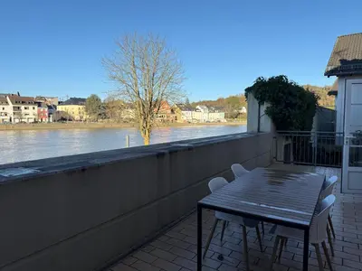 Blick auf einen Fluss in der Nähe des Ferienhauses