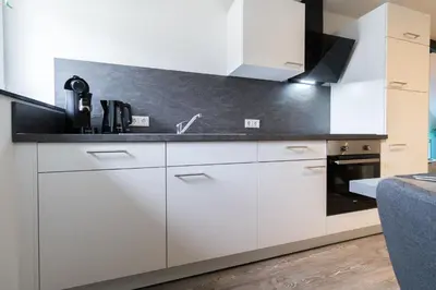 Küche/Küchenzeile in der Unterkunft Fewomo, MoselSky, Stilvolle Dachgeschoss-Ferienwohnung mit Charme für 6 Personen
