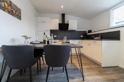Küche/Küchenzeile in der Unterkunft Fewomo, Historisches Moselflair Apartment, 6 Personen, Stilvoll & Komfortabel für deinen Urlaub