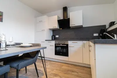 Küche/Küchenzeile in der Unterkunft Fewomo, Historisches Moselflair Apartment, 6 Personen, Stilvoll & Komfortabel für deinen Urlaub