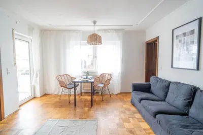 Ein Sitzbereich in der Unterkunft Wohnung Koblenz Metternich nähe Uni und BWZK