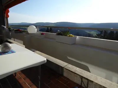 Ein Balkon oder eine Terrasse in der Unterkunft Ferienwohnung Stefi, magischer Ausblick, Schwimmbad-Sauna in Lahnstein