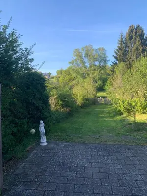 Ein Garten an der Unterkunft Ferienhaus Forsthaus am Feuerbach