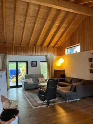 Ein Sitzbereich in der Unterkunft Ferienhaus Forsthaus am Feuerbach
