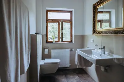 Ein Badezimmer in der Unterkunft Außerhalb2 - Chalet Wassermühle