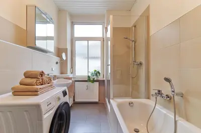Ein Badezimmer in der Unterkunft MARX - Geräumige Ferienwohnung im Zentrum von Trier - bis 6 Personen, 2 Schlafzimmer, WLAN & Waschmaschine