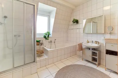 Ein Badezimmer in der Unterkunft MARX - Zentrales & geräumiges Apartment für bis zu 6 Personen - 2 Schlafzimmer mit TV, WLAN & Waschmaschine