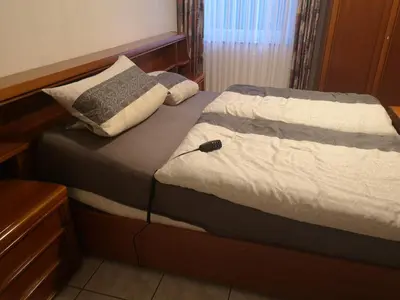 Ein Bett oder Betten in einem Zimmer der Unterkunft Ferienwohnung am Park - Vulkanferien