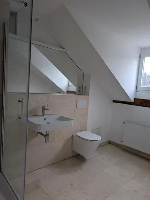 Ein Badezimmer in der Unterkunft Winzervilla Kammerhof - 3x stilvolle & geräumige FeWos mit Moselblick, 2-12 Gäste buchbar, direkt am Moselradweg