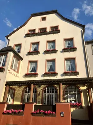 Das Gebäude in dem sich das Privatzimmer befindet
