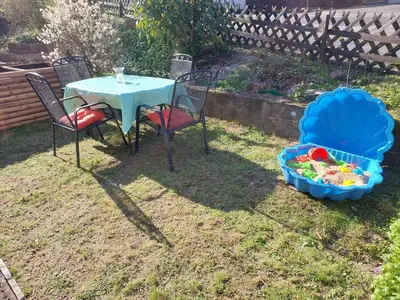 Ein Garten an der Unterkunft Ferienwohnung Bachgeflüster