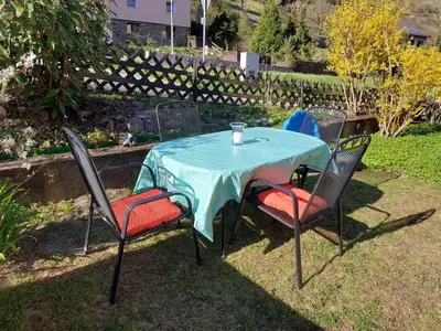Ein Garten an der Unterkunft Ferienwohnung Bachgeflüster
