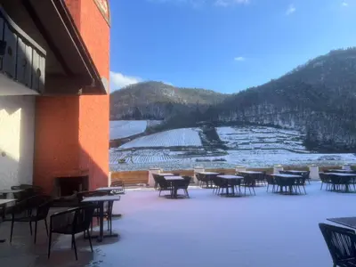 Ein allgemeiner Bergblick oder ein Berglick von des Hotels aus
