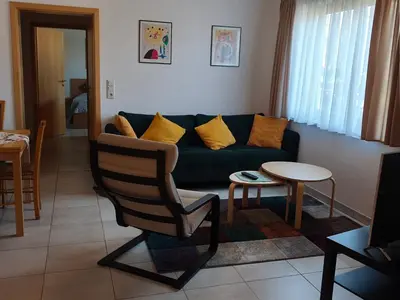 Ein Sitzbereich in der Unterkunft Ferienwohnung Ries am Weinberg