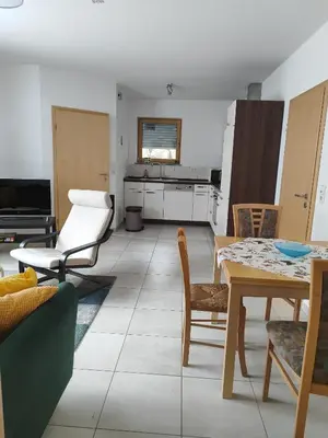 Ein Sitzbereich in der Unterkunft Ferienwohnung Ries am Weinberg