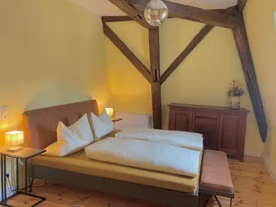 Ein Bett oder Betten in einem Zimmer der Unterkunft Grosse Galeriewohnung mit Sauna Fondels Mühle