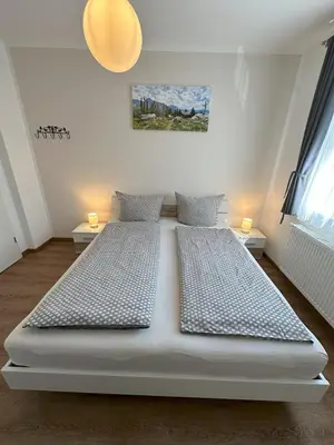Ein Bett oder Betten in einem Zimmer der Unterkunft Helenes Ferienwohnung