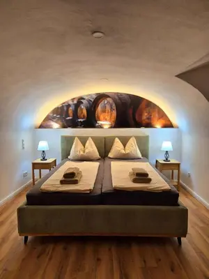 Ein Bett oder Betten in einem Zimmer der Unterkunft Historischer Weinkeller