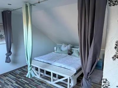 Ein Bett oder Betten in einem Zimmer der Unterkunft Steffis Hochwaldidyll