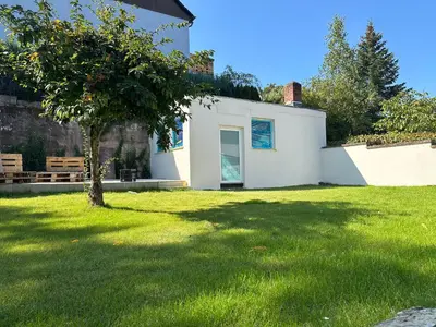 Ein Garten an der Unterkunft Neue Fewo Mosel-Glück - Urlaub im Wein- und Ferienort Bekond - Direkte Autobahnanbindung nach Trier & Luxembourg