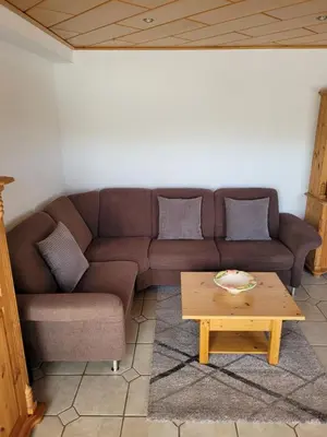 Ein Sitzbereich in der Unterkunft Ferienwohnung Burg- und Moselblick