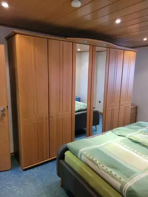 Ein Bett oder Betten in einem Zimmer der Unterkunft Ferienwohnung Burg- und Moselblick
