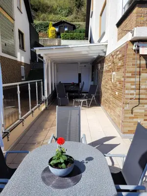 Ein Balkon oder eine Terrasse in der Unterkunft Ferienwohnung Burg- und Moselblick
