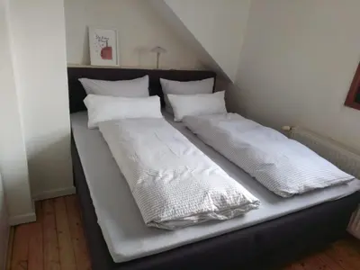 Ein Bett oder Betten in einem Zimmer der Unterkunft Gemütliche, feine Ferienwohnung mit Nähe zum Rhein- Ideal für 2