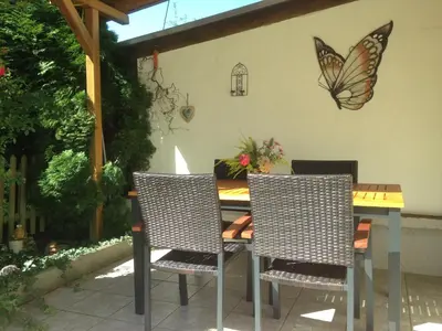 Ein Garten an der Unterkunft Ferienhaus mit zwei Wohnungen für 2-6 Personen in der Dreiherrenmühle an der Mosel