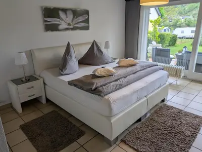 Ein Bett oder Betten in einem Zimmer der Unterkunft Ferienwohnungen Lohmann
