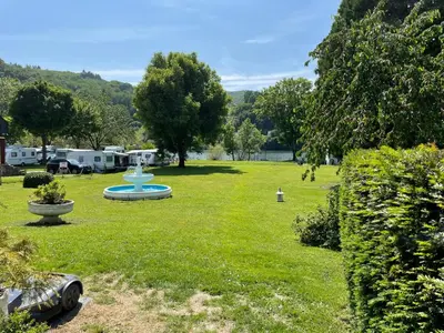 Ein Garten an der Unterkunft Ferienwohnungen Lohmann