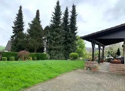 Ein Garten an der Unterkunft Quellenweg