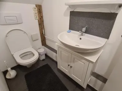 Ein Badezimmer in der Unterkunft Luessishausen im Lüsserttal mit 140m2 und Glasfaser-DSL