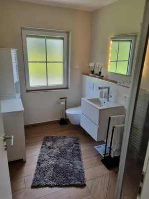 Ein Bett oder Betten in einem Zimmer der Unterkunft Ferienhaus Eifelsteig Krimihauptstadt Hillesheim