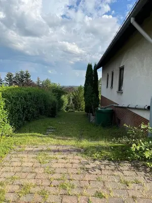 Ein Garten an der Unterkunft Haus Mia Low Budget Apartment