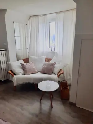 Ein Sitzbereich in der Unterkunft Ferienwohnung Körnernest