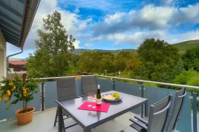 Ein allgemeiner Bergblick oder ein Berglick von der Ferienwohnung aus