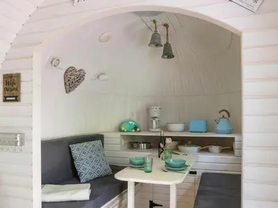 Ein Sitzbereich in der Unterkunft Iglucraft Tiny Haus im Naheland I Grill I Wasserspielpatz I W-LAN
