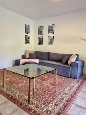 Ein Sitzbereich in der Unterkunft Ferienwohnung Wald & Ring
