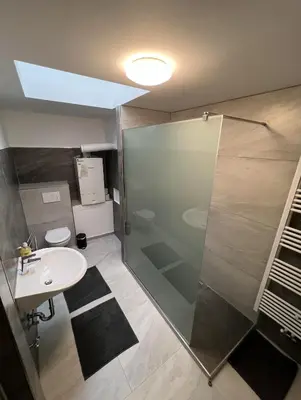 Ein Badezimmer in der Unterkunft Monteurzimmer RLP - Ihr Zuhause auf Zeit!
