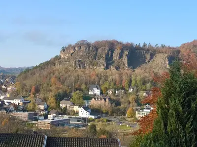 Ein allgemeiner Bergblick oder ein Berglick von der Ferienwohnung aus