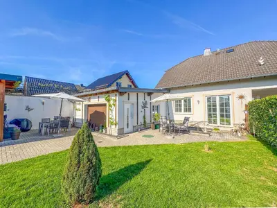 Das Gebäude in dem sich das Ferienhaus befindet
