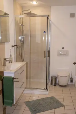 Ein Badezimmer in der Unterkunft Fewo am Wingertsberg Glees Laacher See