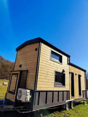 Das Gebäude in dem sich das Ferienhaus befindet