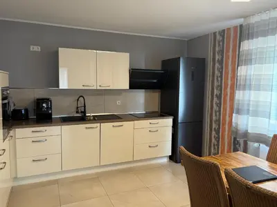 Küche/Küchenzeile in der Unterkunft 1-Zimmer-Apartment mit Pool und Kamin