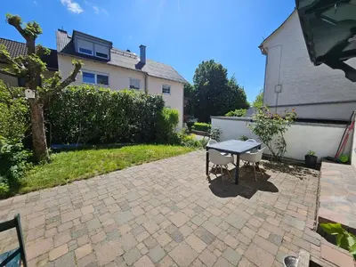 Ein Garten an der Unterkunft Doppelhaushälfte Naturglück