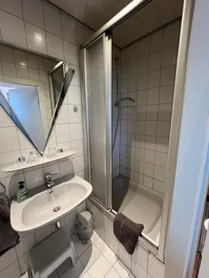Ein Badezimmer in der Unterkunft Zimmer 1 inkl eigenem Bad und Parkplatz