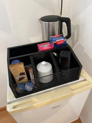 Kaffee-/Teezubehör in der Unterkunft Zimmer 1 inkl eigenem Bad und Parkplatz