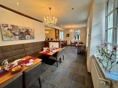 Ein Restaurant oder anderes Speiselokal in der Unterkunft Mosel-Apart Rudorfer